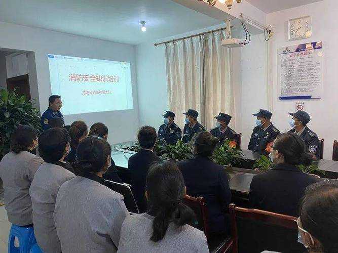 黑甲山金银路社区辖区物业公司开展消防安全知识培训及演练信息 第2张