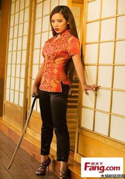 杀气逼人的女王 第2张