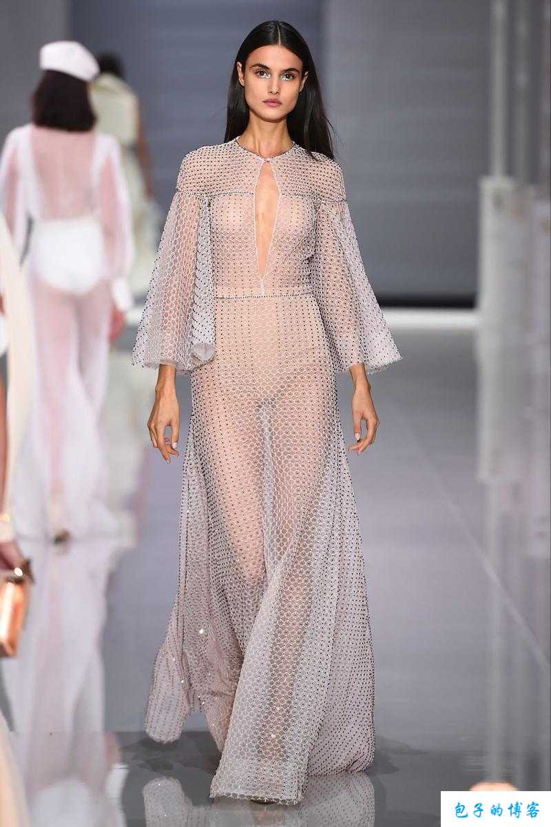 名扬服饰:时尚前沿的尽在你手,探寻精彩服装的奥秘 第2张 名扬服饰:时尚前沿的尽在你手,探寻精彩服装的奥秘 第2张